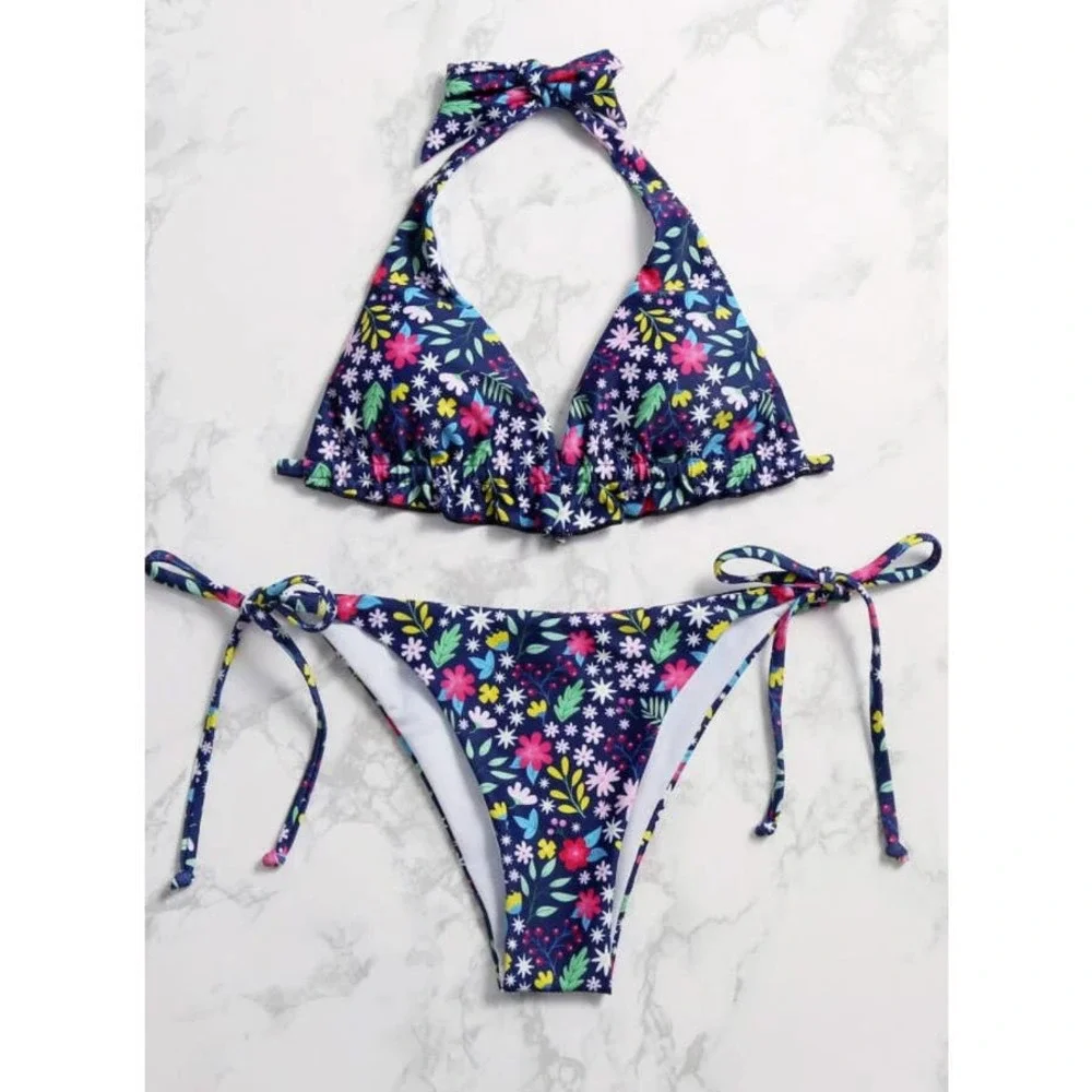 Super cute‎ floral side tie swimsuit NWT